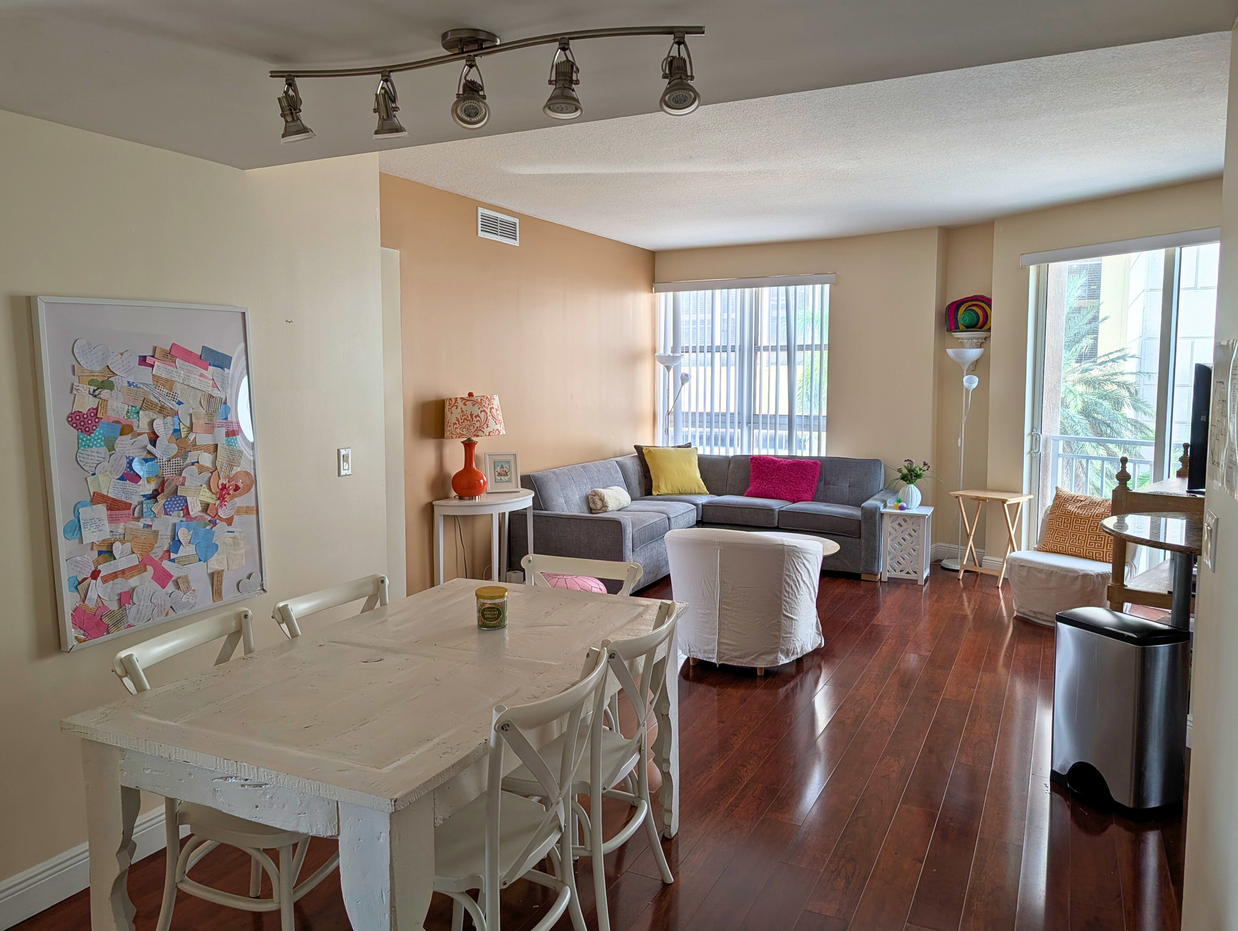 Monte Nido Miami PHP/IOP Living Room at off-campus apartment