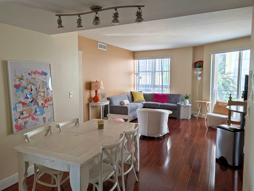 Monte Nido Miami PHP/IOP Living Room at off-campus apartment