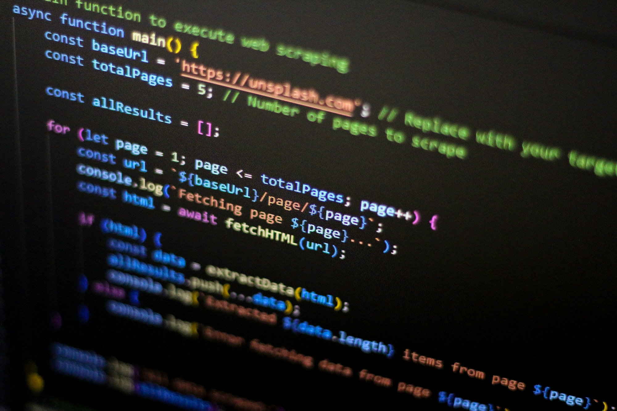 Dataskärm med kod, symboliserar schema markup-implementation
