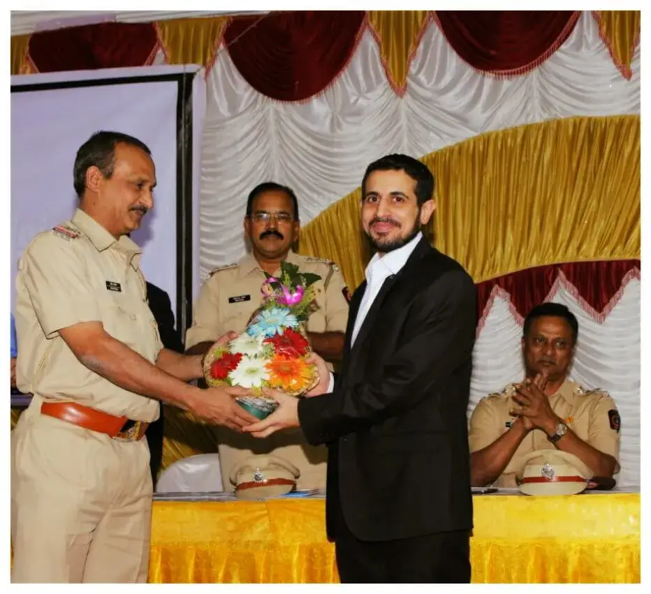 Abhay U Thakkar, NLP Trainer and NLP Practitioner from Mumbai is facilitated by Mumbai Police after NLP training in Mumbai.