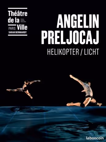 Affiche du spectacle Helikopter / Licht. Deux danseurs sur scène en plein saut, bras en arrière, au dessus d'un sol bleu.