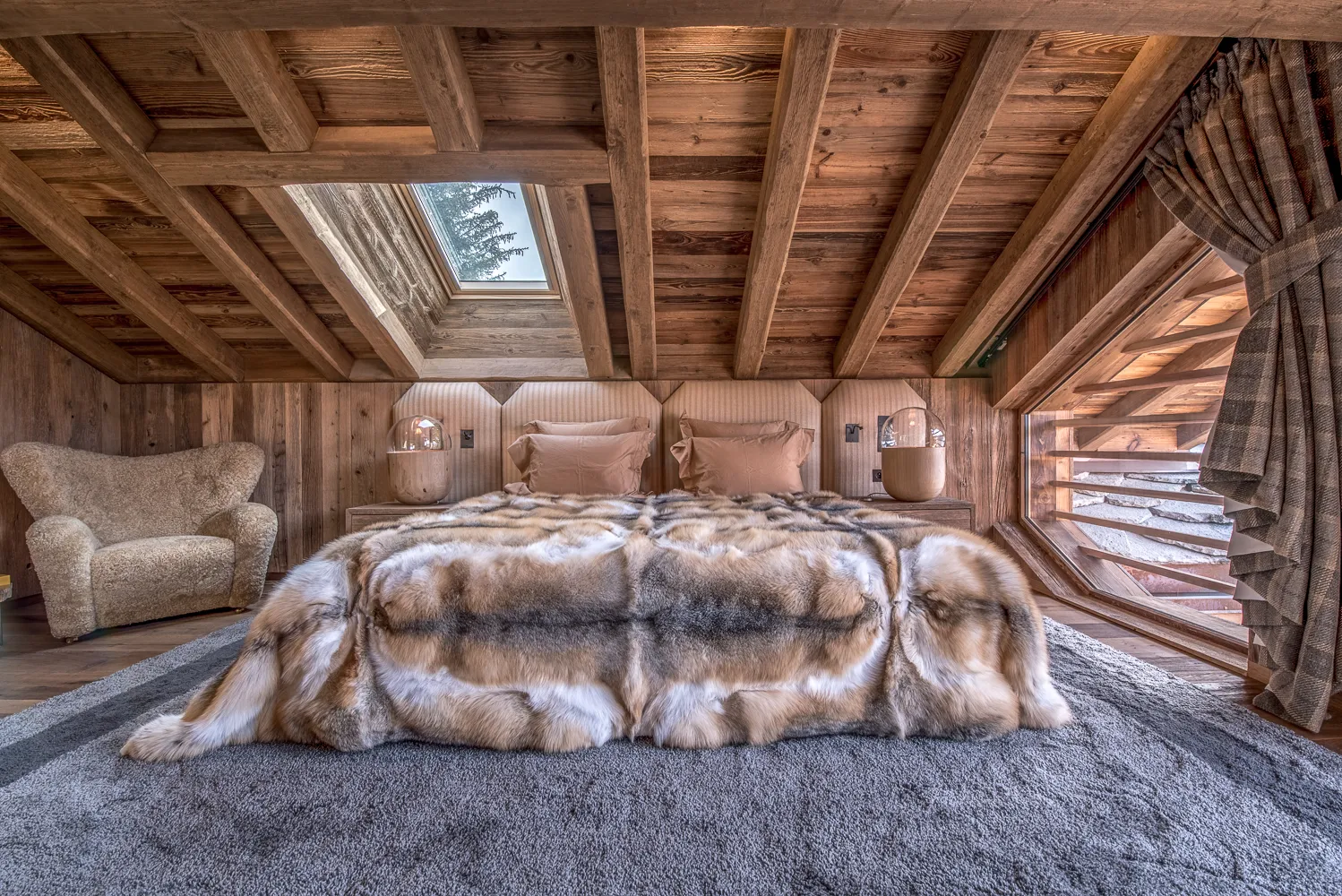 Luxury catered ski chalet 1936 in Verbier - Armadillo Chalets