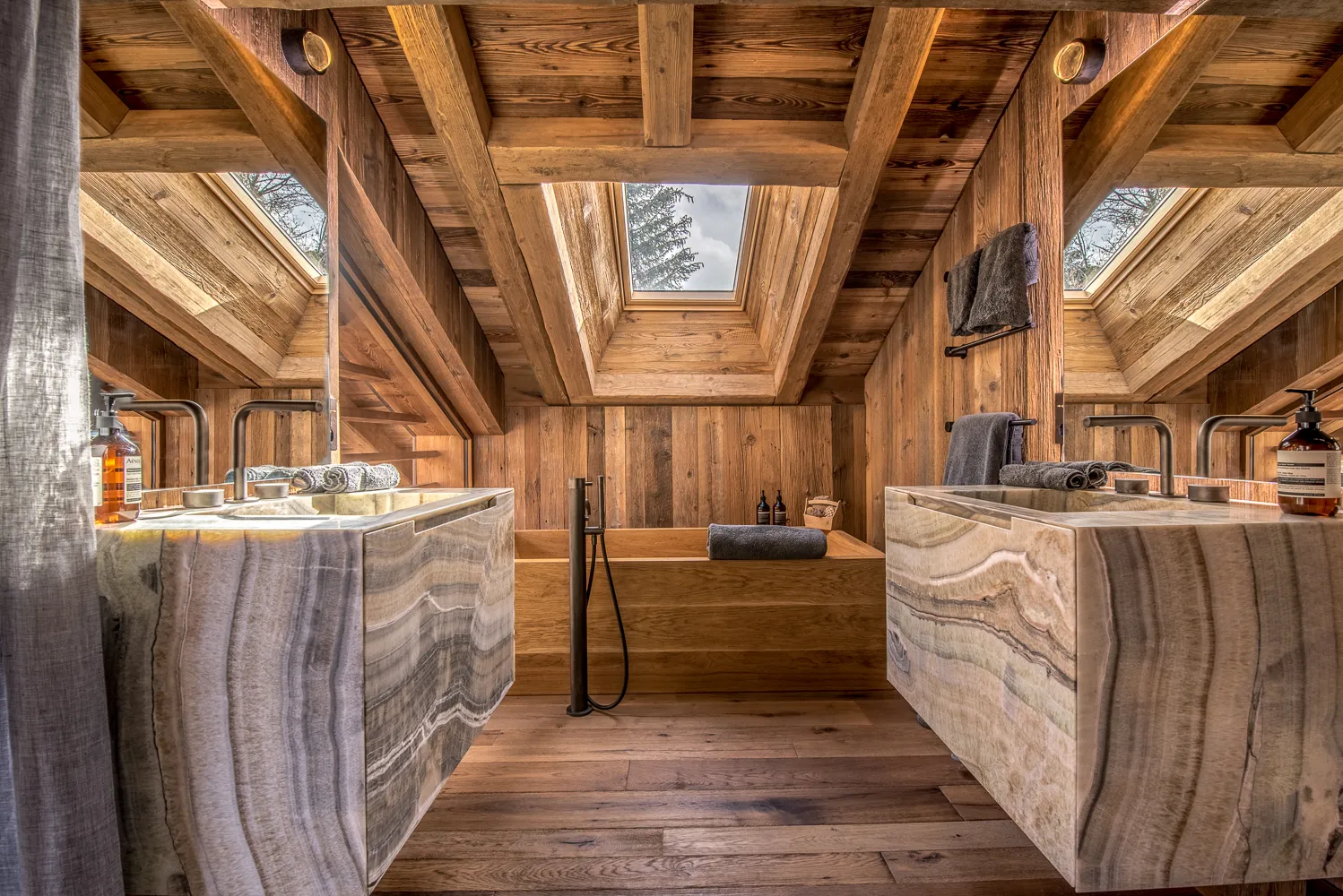 Luxury catered ski chalet 1936 in Verbier - Armadillo Chalets