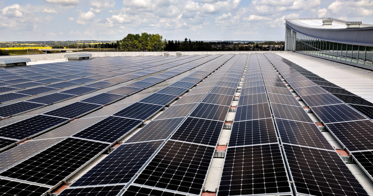 The Cost of Commercial Solar Panels in Canada: ROI, Incentives, and Payback