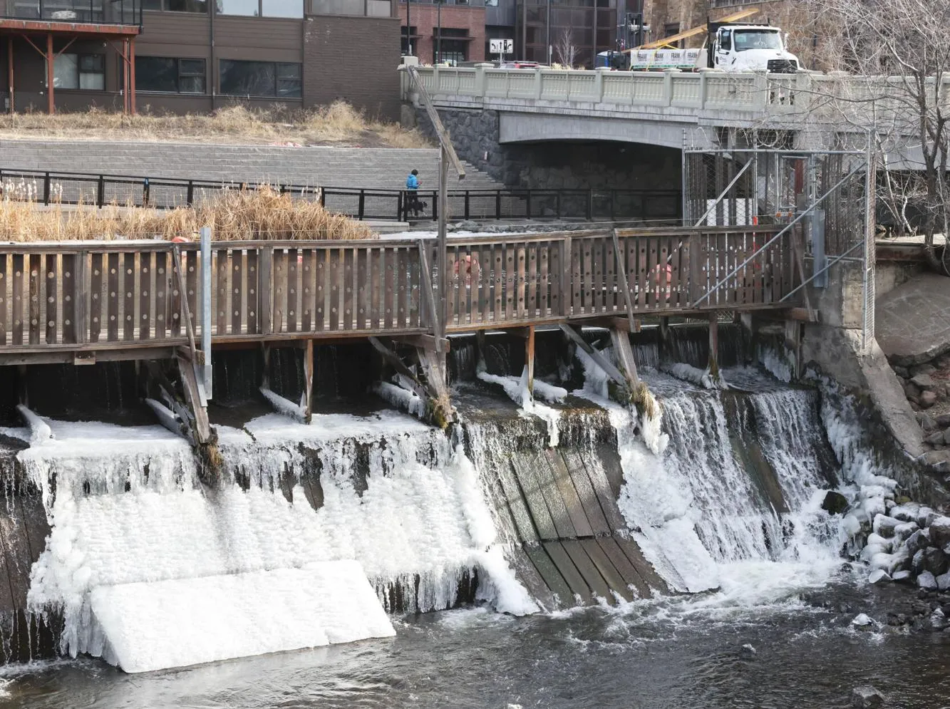 Bend Bulletin: Funding secure for Mirror Pond Dam fish passage design phase