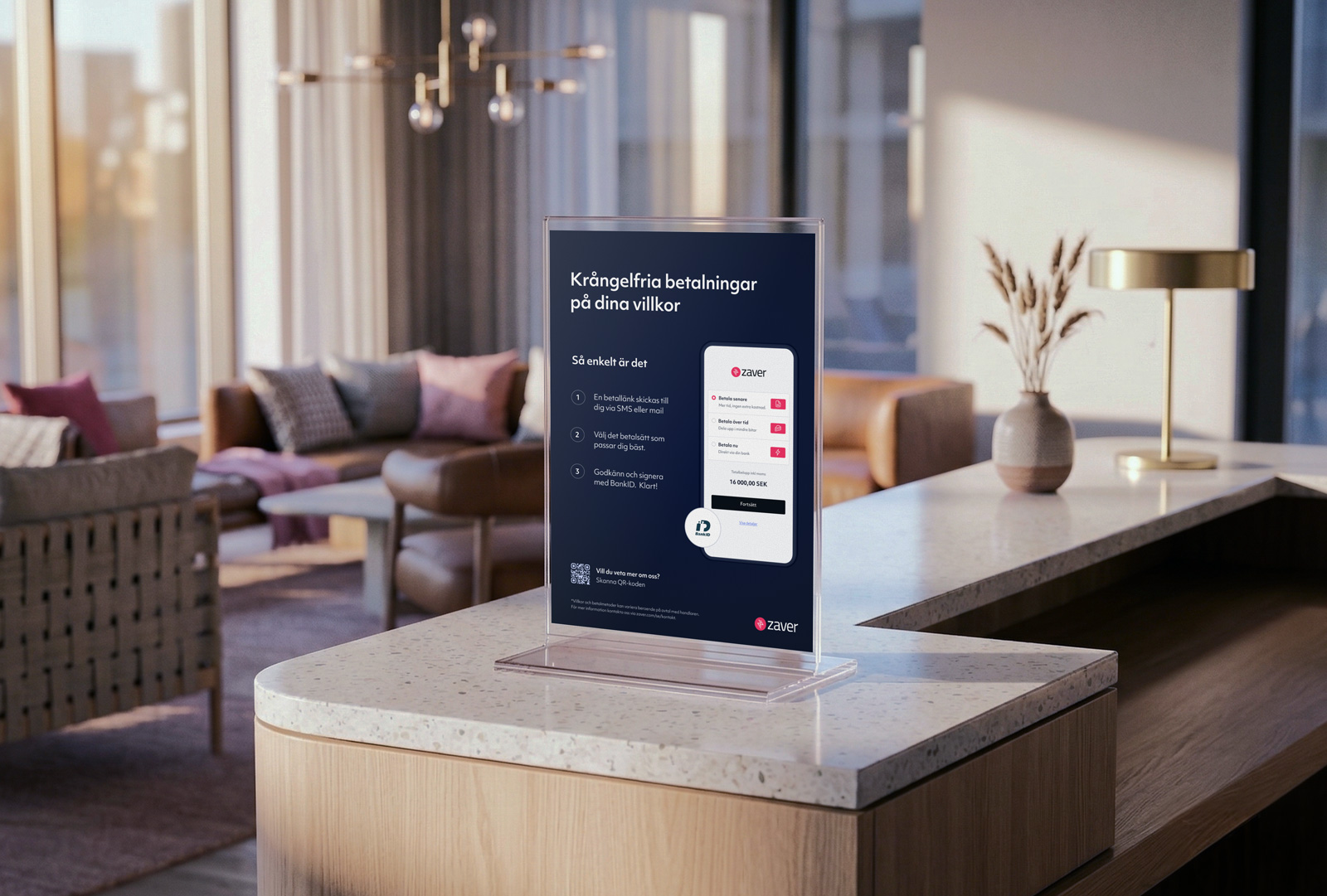 Informationsställ i en reception som marknadsför Zaver betaltjänst med steg för enkla betalningar.