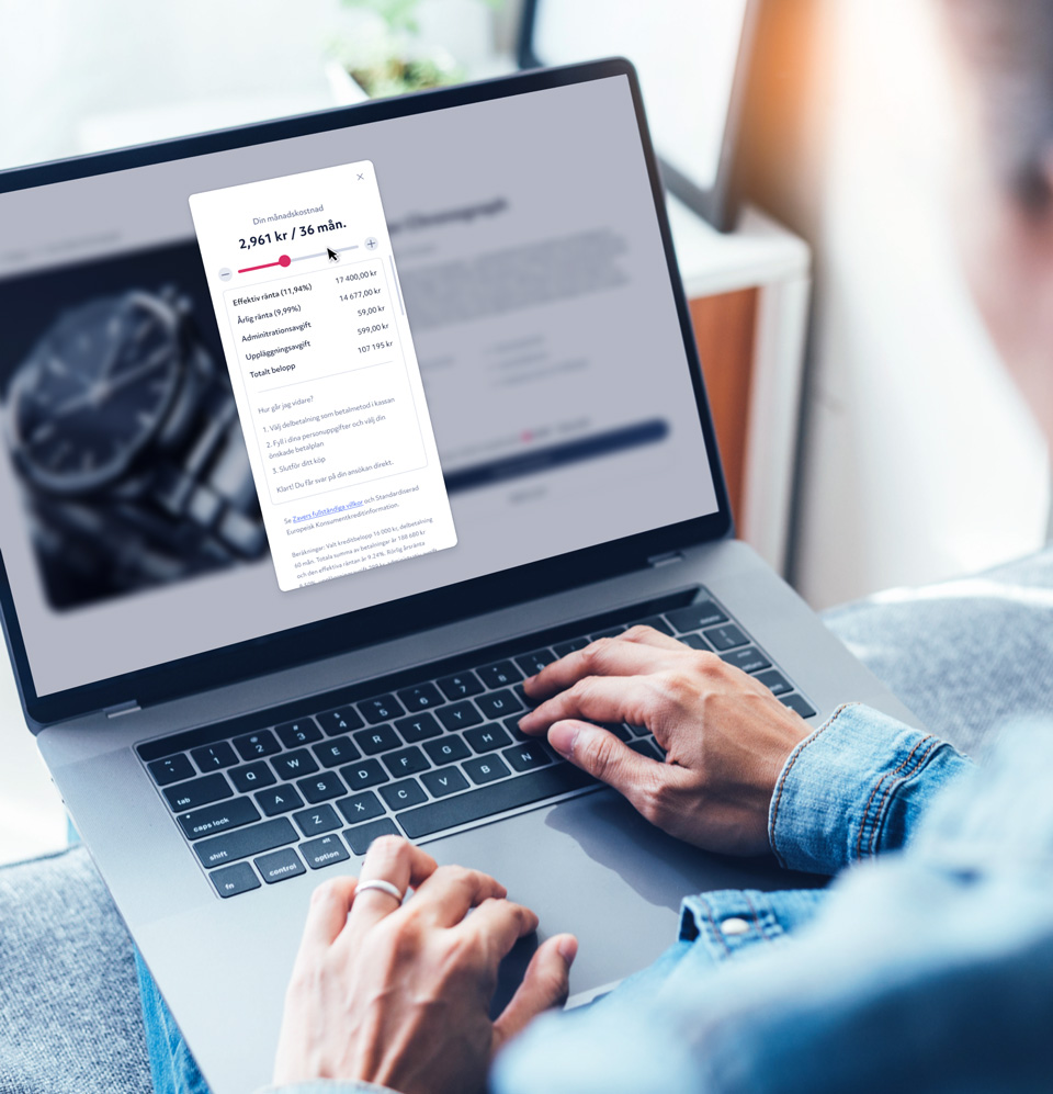 Kund som beräknar månadskostnad för en klocka via Zavers integrerade delbetalningskalkylator.