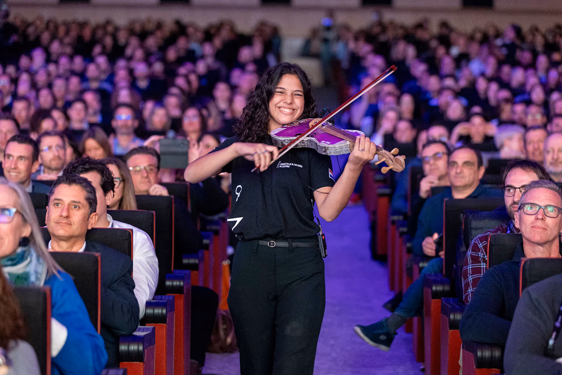 Young female violinist from Orquesta de Instrumentos Reciclados performs.