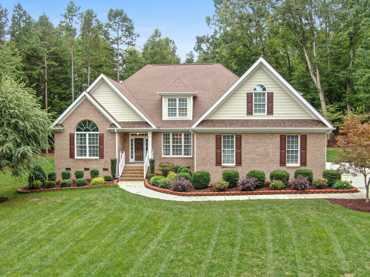 House Exterior Ideas That Work in Canadian Weather