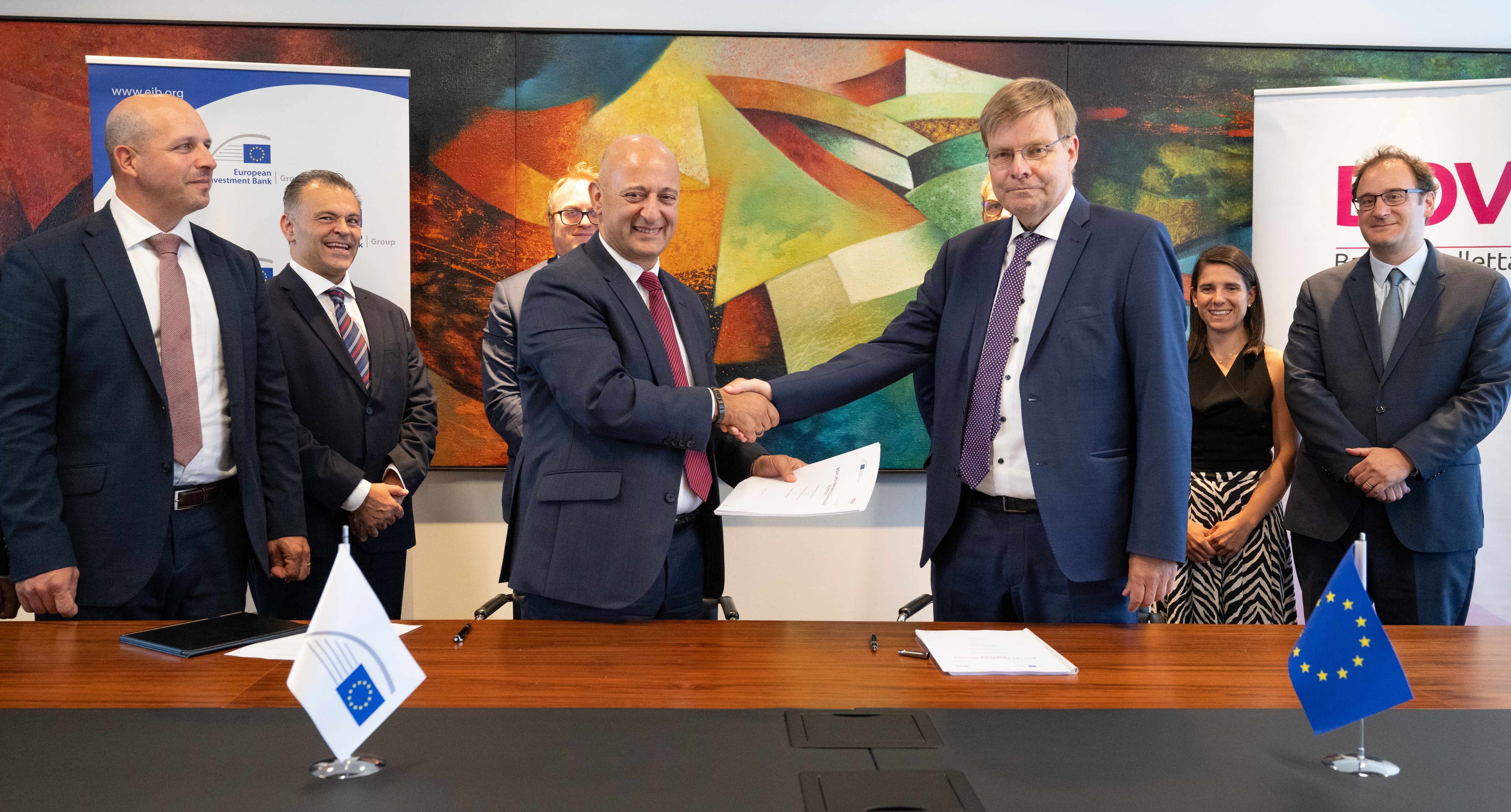 Maltese medium-sized companies benefiting from new financing support through partnership between EIB and Bank of Valletta.