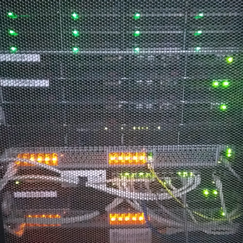 Synapsecom S.A. is a modern and innovative company activein the telecommunications, data center, cloud and information technology sectors.