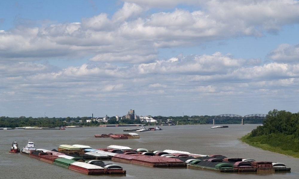 Five Rescued After Tug Collides with Bulk Carrier on Lower Mississippi River
