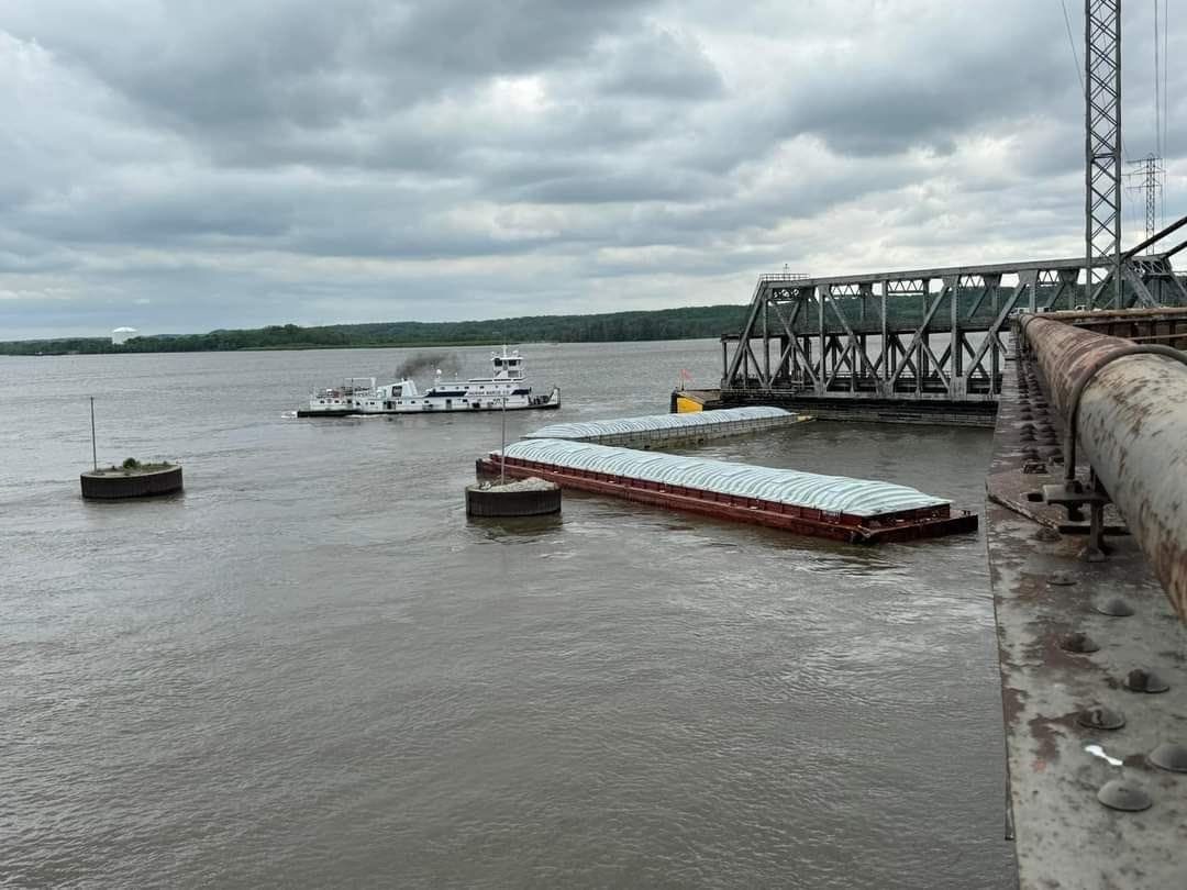 Tow Pilot’s Overcompensation Leads to $3.28 Million Mississippi River Bridge Strike
