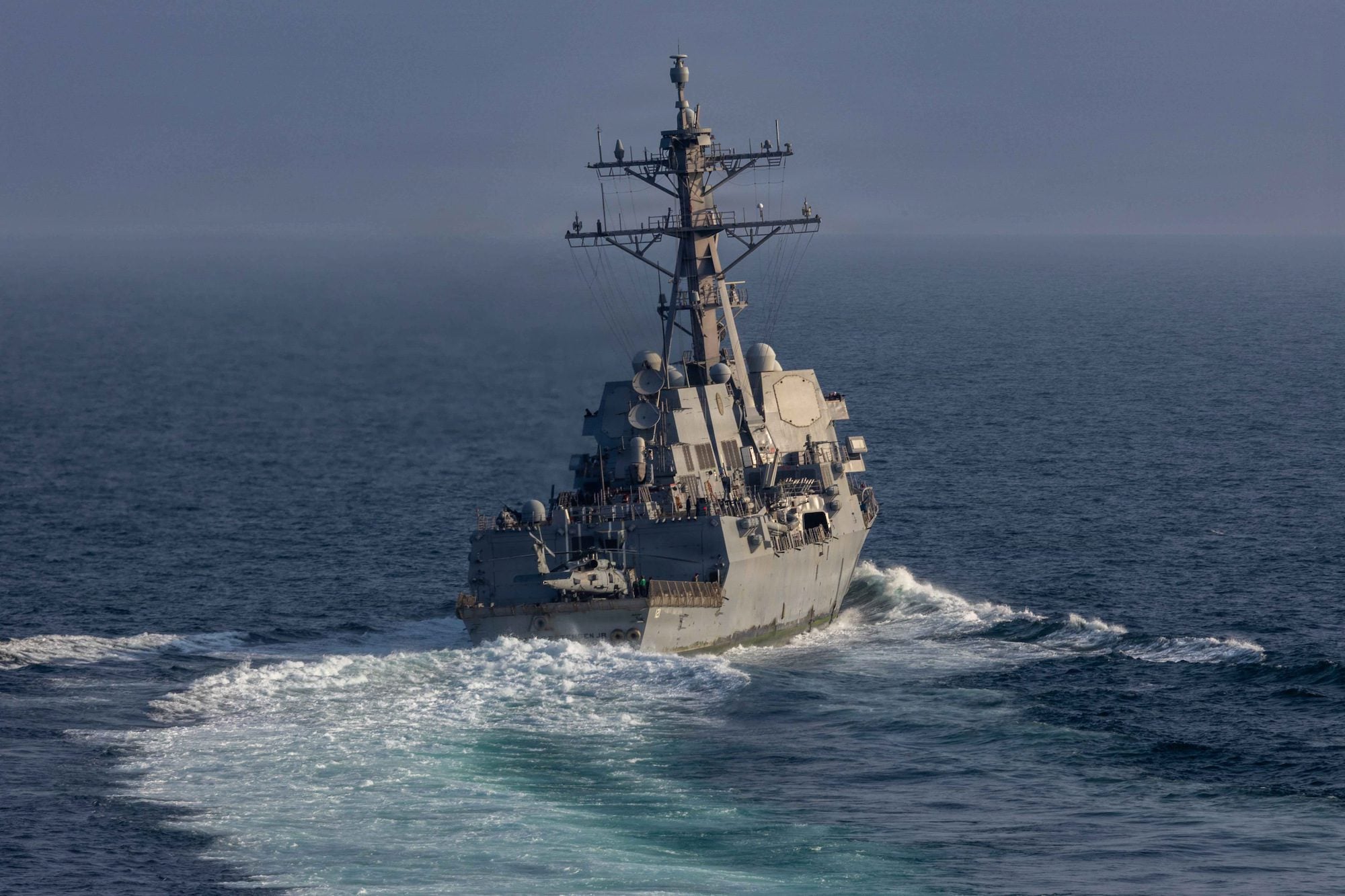 U.S. Navy Faces Rising Costs for Hormuz Missions With Strait Still Blocked