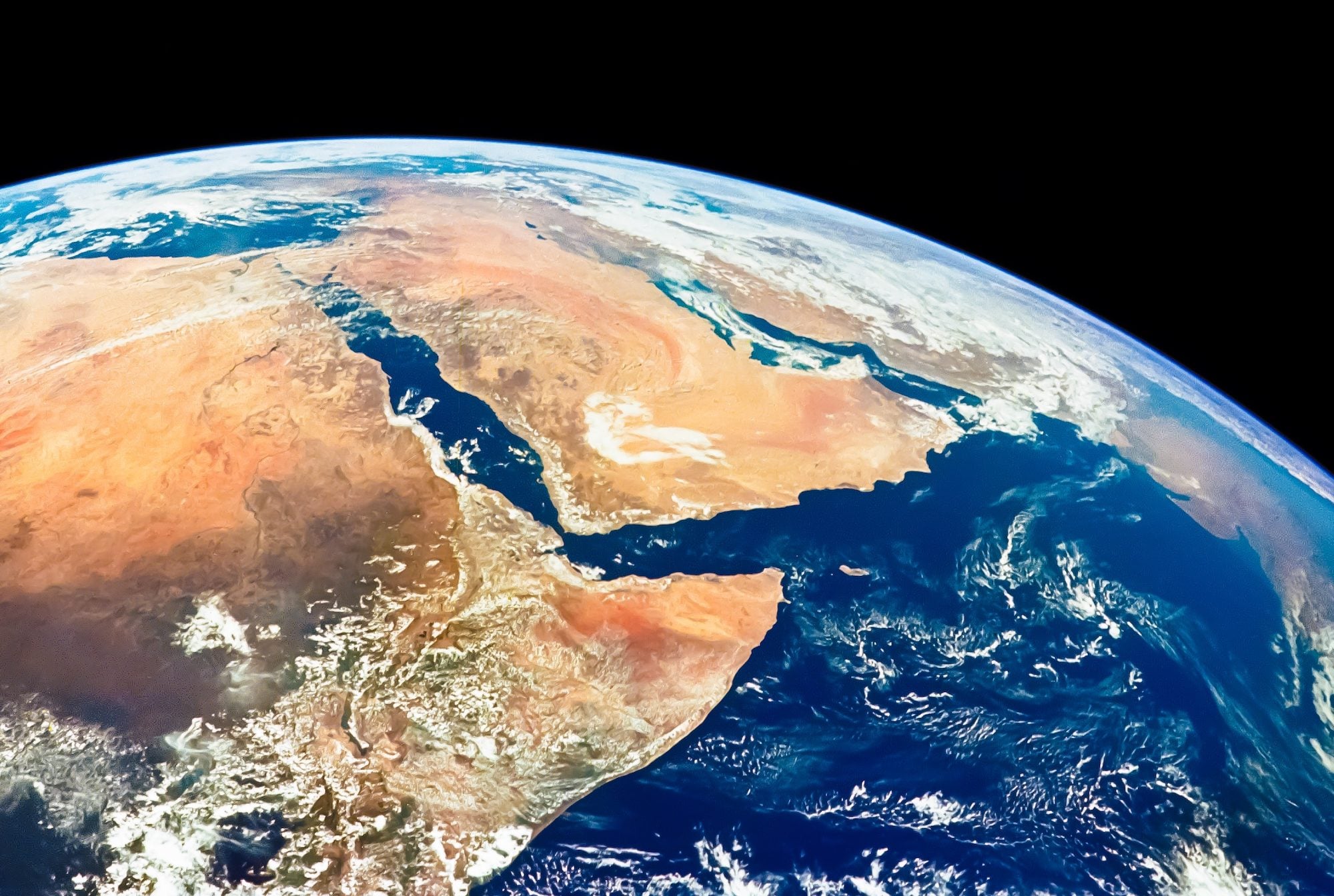 Saudi $1 Trillion Wealth Fund Weighs Creating a Logistics Giant