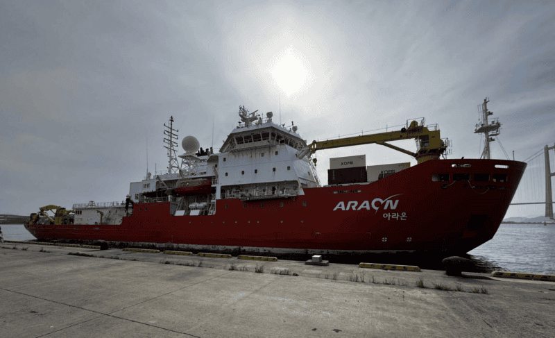 South Korea Dispatches Icebreaker ‘Araon’ to Assess Arctic Shipping Potential
