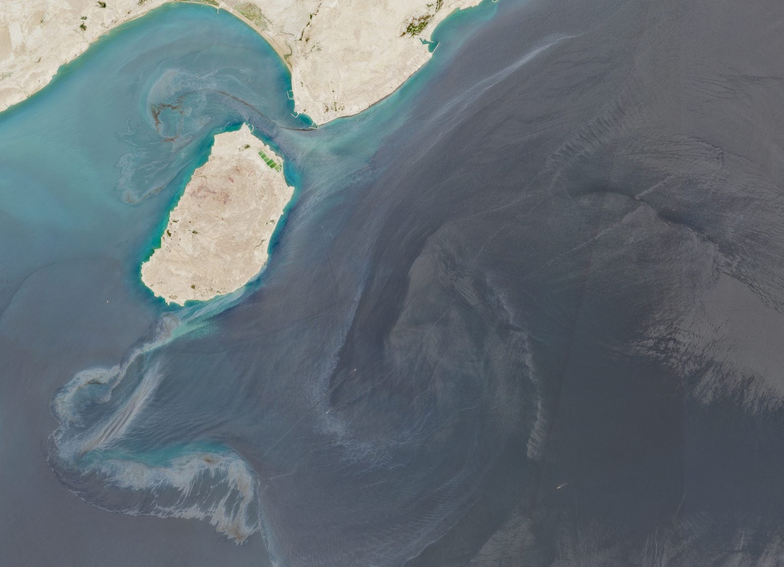 Two Slicks Appear in Gulf as Huge Oil Spill Off Oman Threatens Disaster