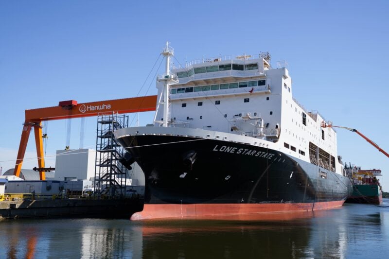 Hanwha, Fincantieri Shares Rise as Trump Opens Navy Shipbuilding to Foreign Yards