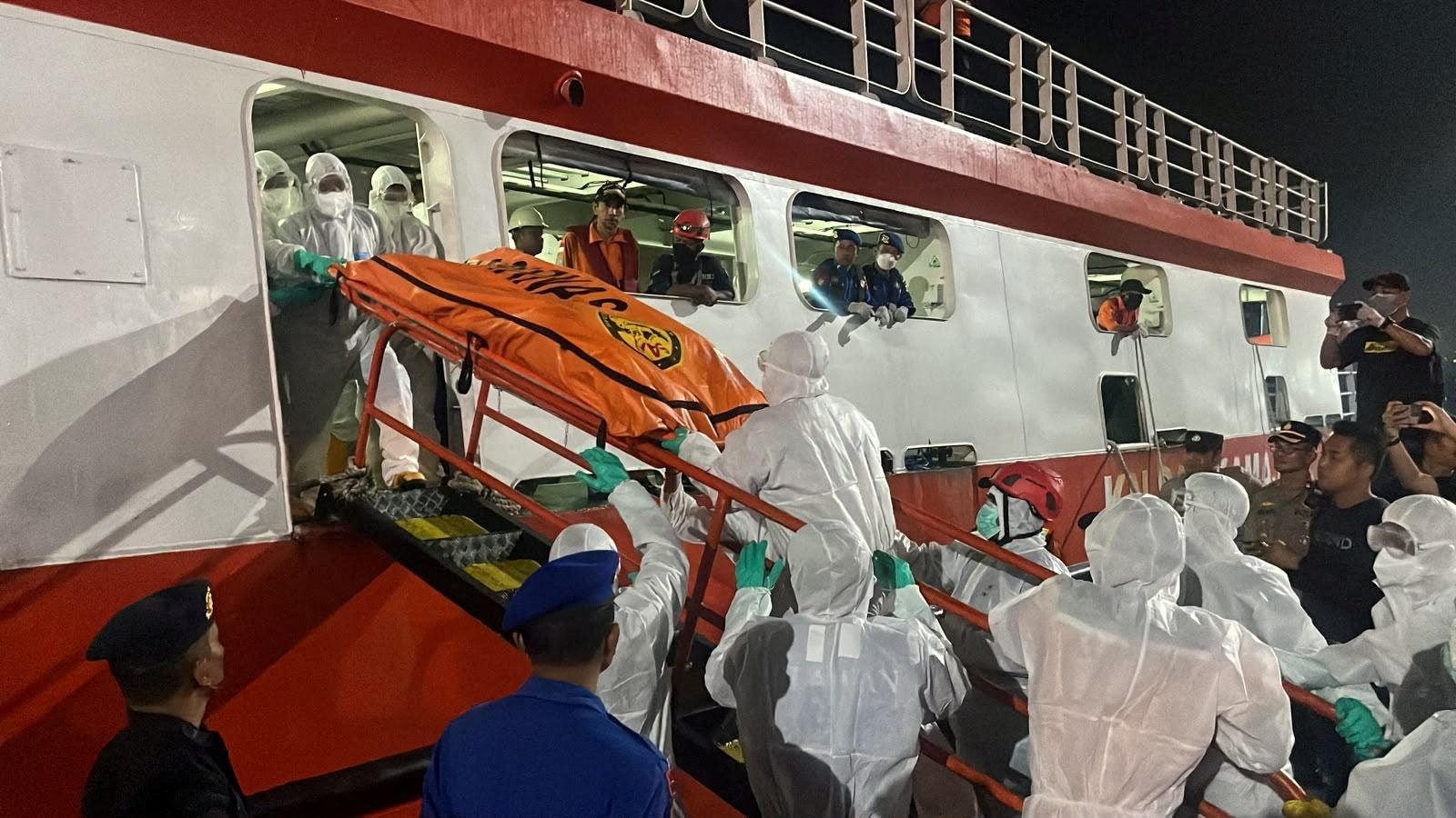 Indonesia Continues Search For Hundreds Missing In Capsized Ship