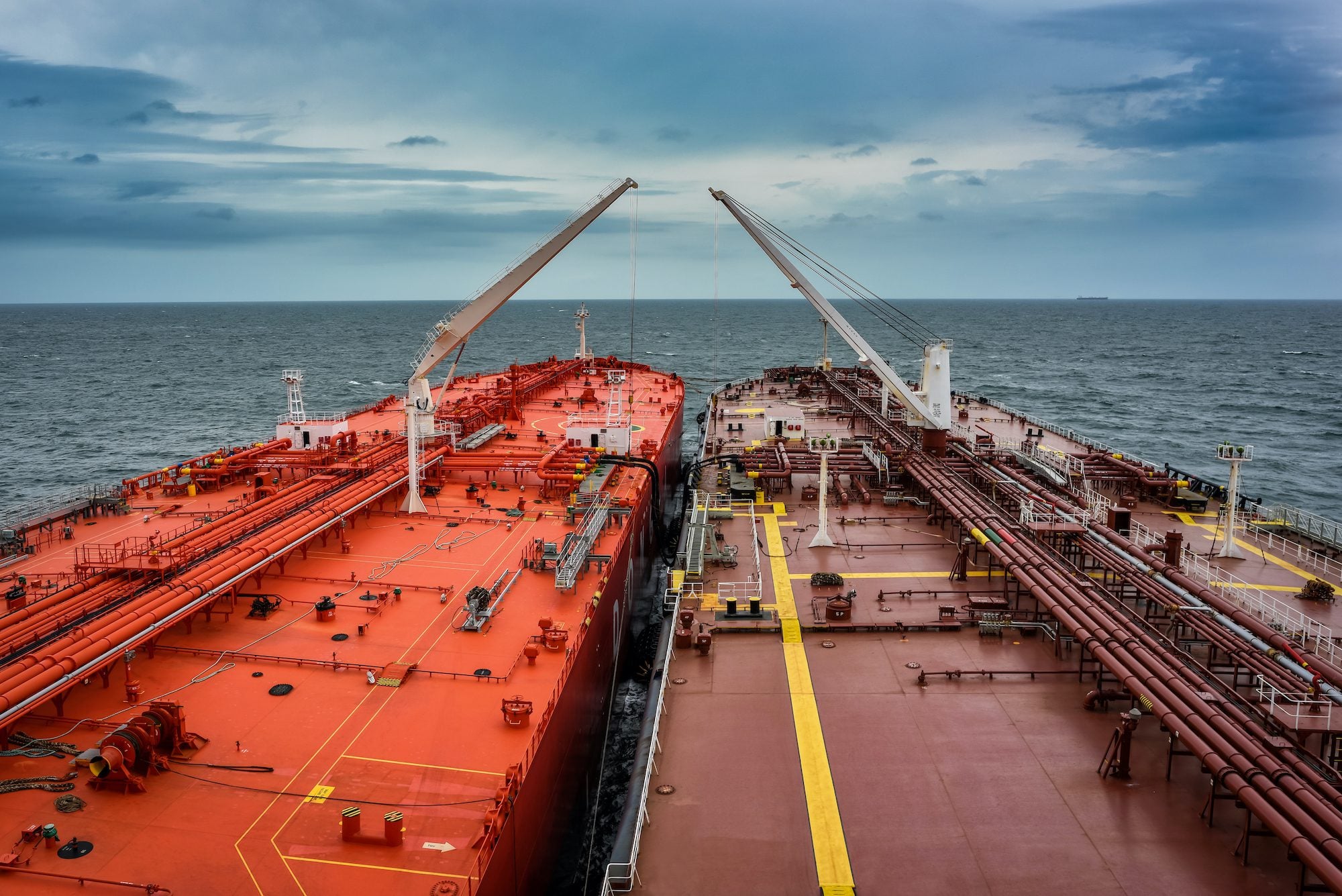 Tanker Congestion Shunts Vital Oil Transfers Farther From Hormuz