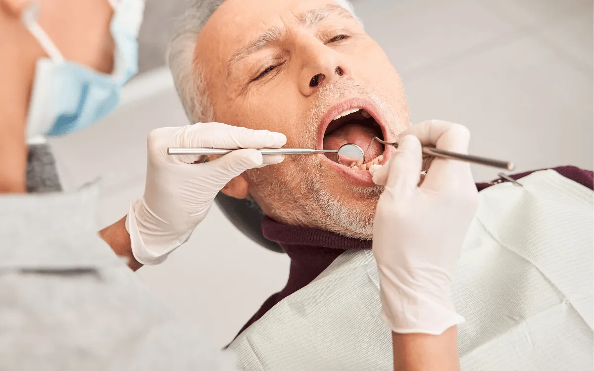 objawy-stanu-zapalnego-po-implantacji-zeba-i-terapia