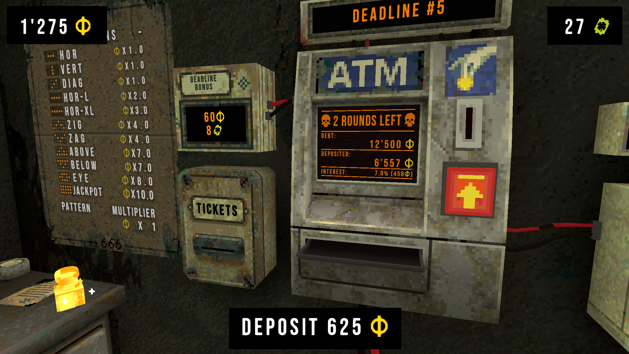 Ansicht eines Geldautomaten mit Schuldenanzeige und verbleibenden Spielrunden; daneben eine Tafel mit Gewinnmustern und ein Ticketschlitz.