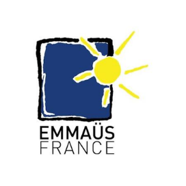 Logo d'Emmaüs France avec un carré bleu bordé noir et un soleil jaune stylisé partiellement superposé en haut à droite du carré.