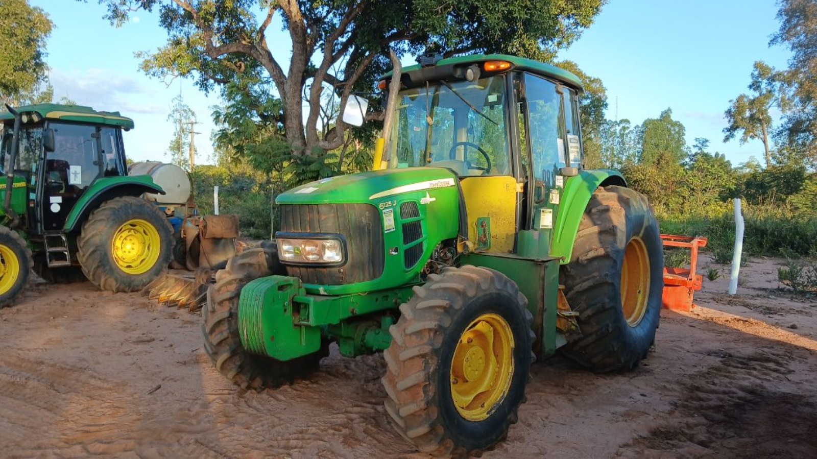 trator-6125j