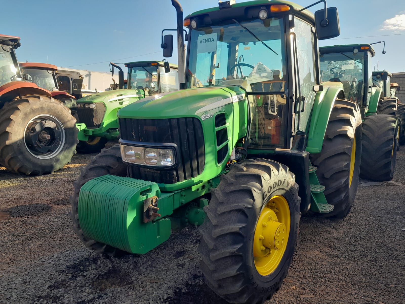 trator-6125j-9a24a