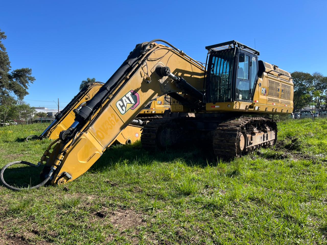 escavadeira-esteiras-caterpillar-374-2021
