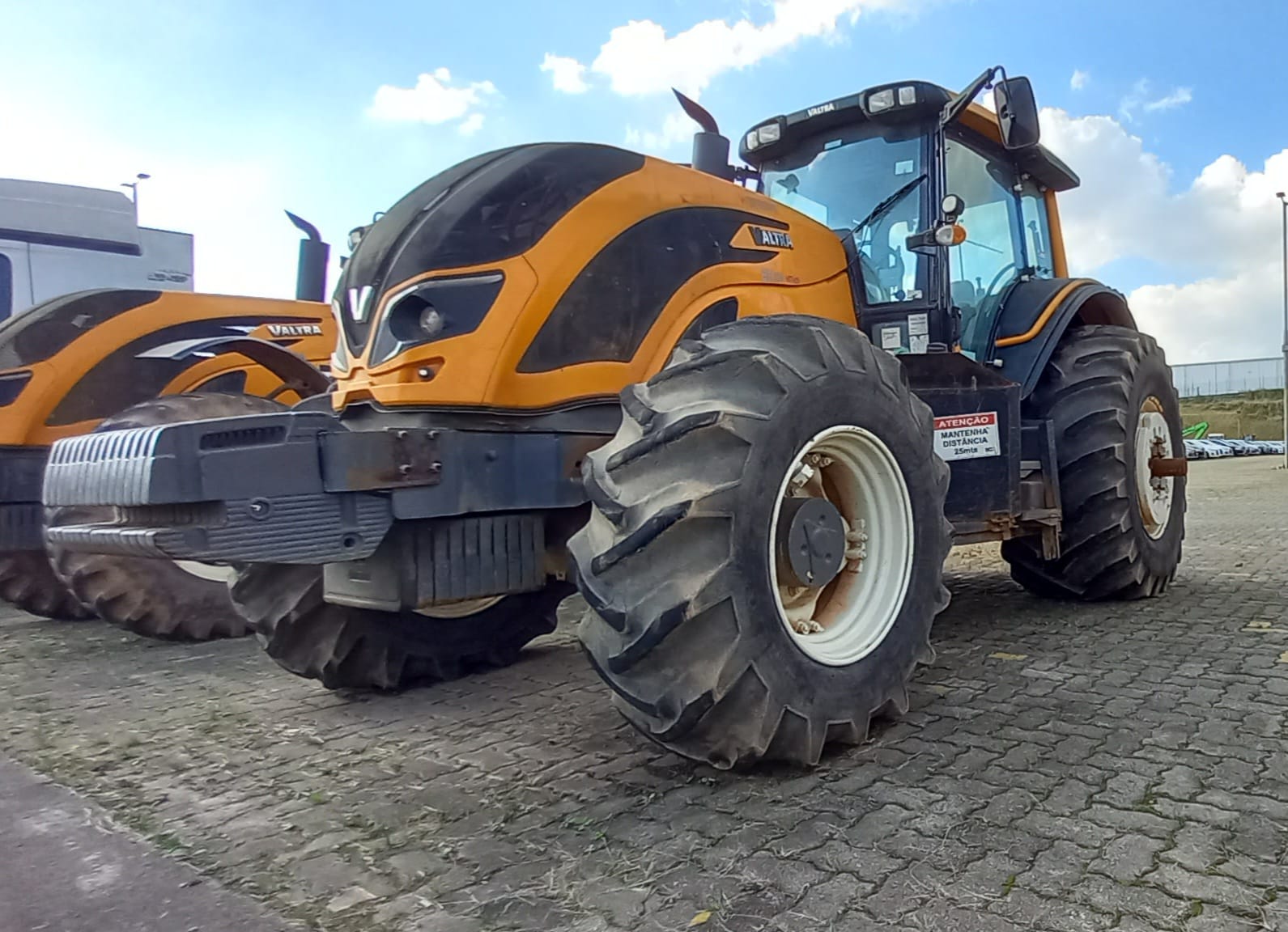trator-valtra-bh224-2024