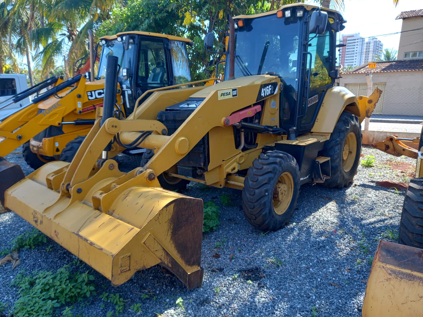retroescavadeira-caterpillar-416f2-2018