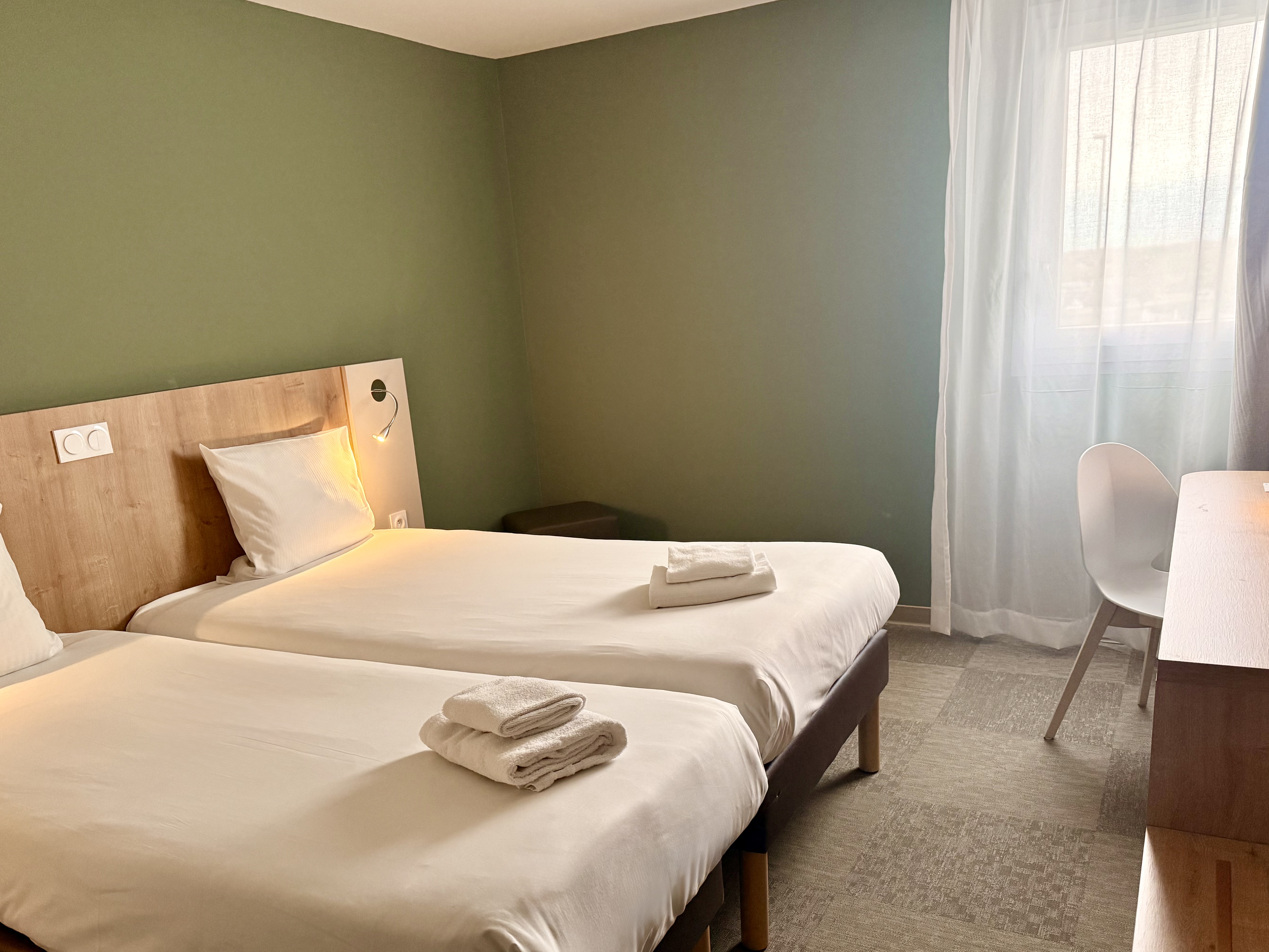 Chambre TWIN Supérieur avec terrasse de l'Hôtel The Originals City Le Pavillon Béziers