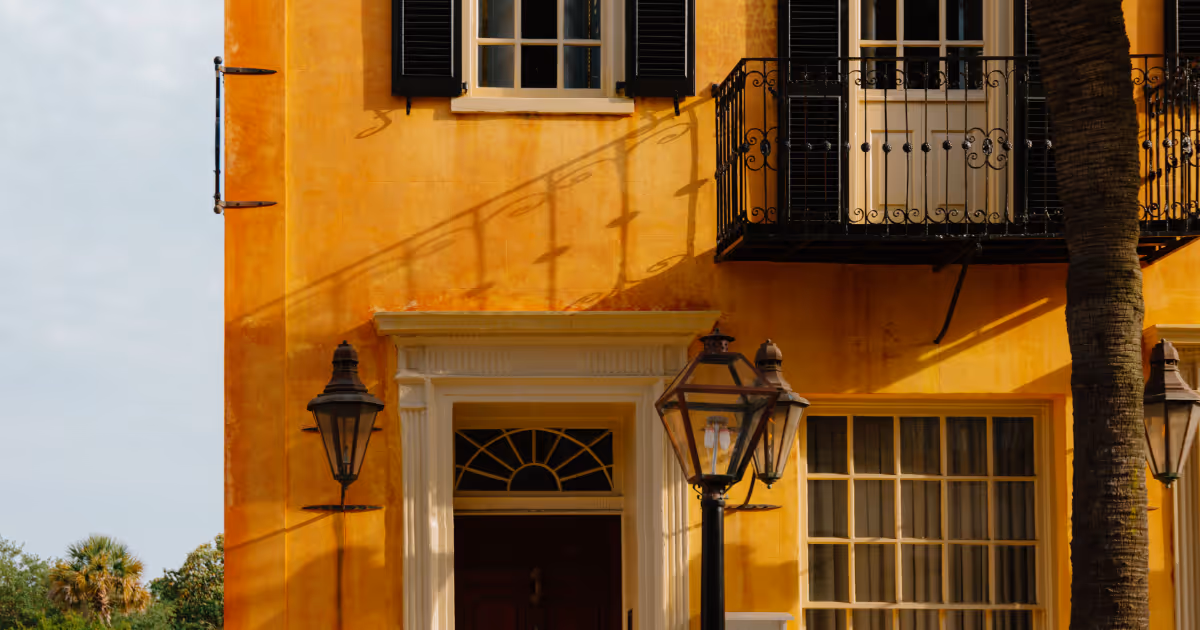 Exterior of historic home in Charleston South Carolina
