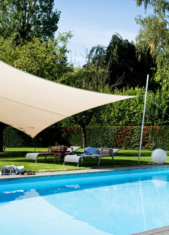 terrasse avec piscine jardin cstp