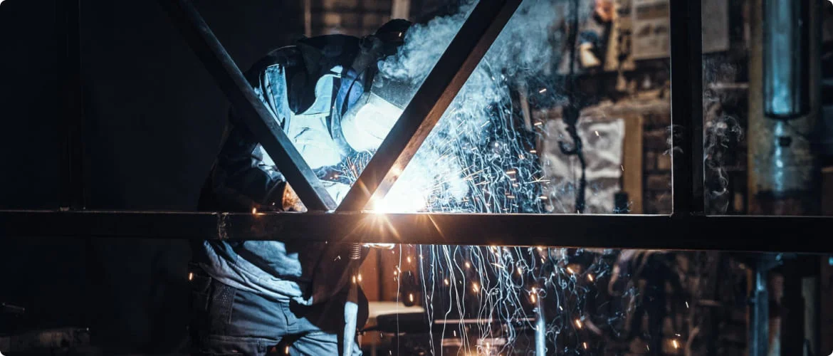 soudeur métal pour structure bâtiment 