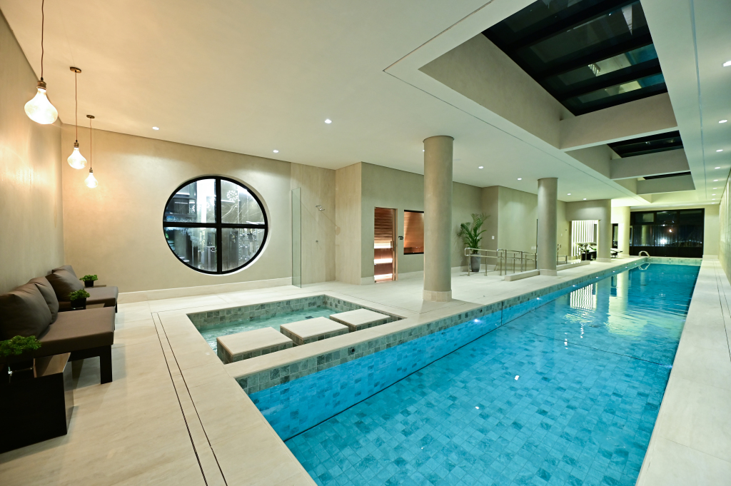  13. Casa Higienopolis -Piscina com raia 2