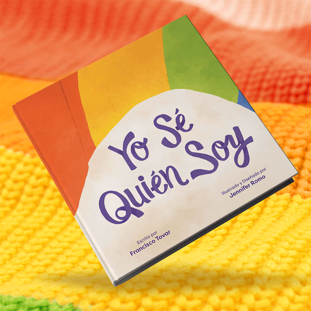 Book titled 'Yo Sé Quién Soy' by Francisco Tovar and Jennifer Romo with a colorful rainbow design.