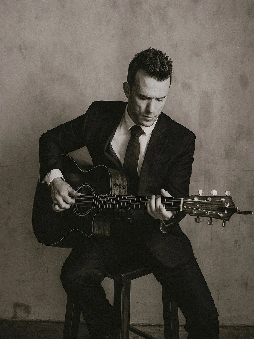 Dylan Galvin, solo acoustic wedding ceremony guitarist and vocalist