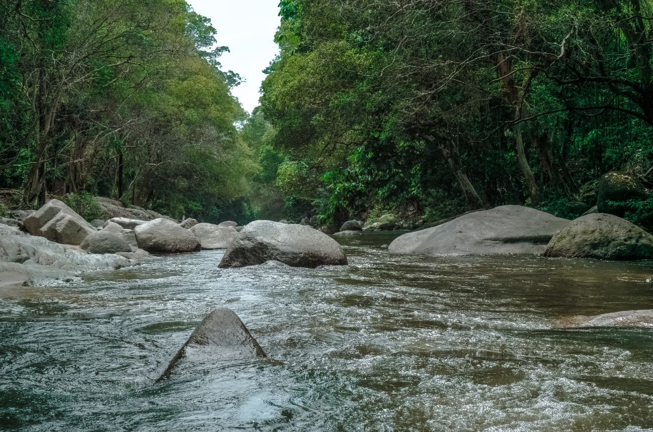 Existen diversos tipos de huella hídrica, uno de ellos es el relacionado a la agua extraída de ríos, como el que se muestra en la imagen.
