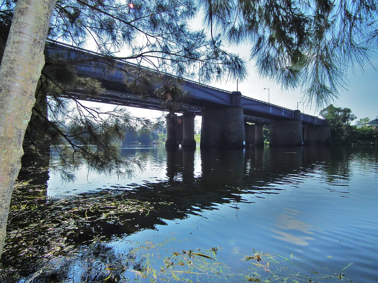 Victoria Bridge over the Nepean River in Penrith, New South Wales. Credit: Sv1ambo, Wikimedia Commons: https://commons.wikimedia.org/wiki/File:Victoria_Bridge_-_Nepean_River_-_Penrith_NSW_(5554685112).jpg