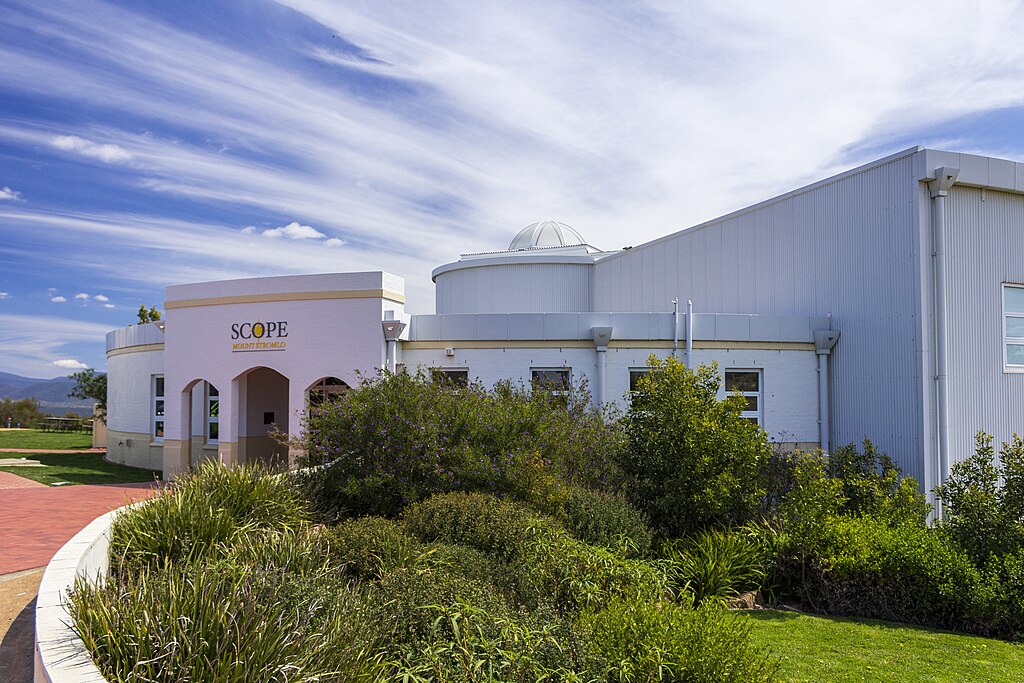 Mount Stromlo Observatory visitor centre, Canberra. Credit: Bidgee, Wikimedia Commons: https://commons.wikimedia.org/wiki/File:Mount_Stromlo_Observatory_visitor_centre.jpg
