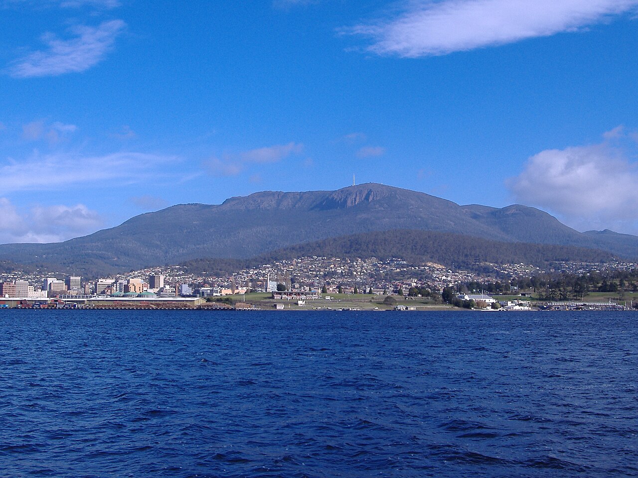 View of Mount Wellington towering over Hobart, Tasmania. Credit: arctanx. tk, Wikimedia Commons: https://commons.wikimedia.org/wiki/File:Mount_Wellington_Tasmania.jpg