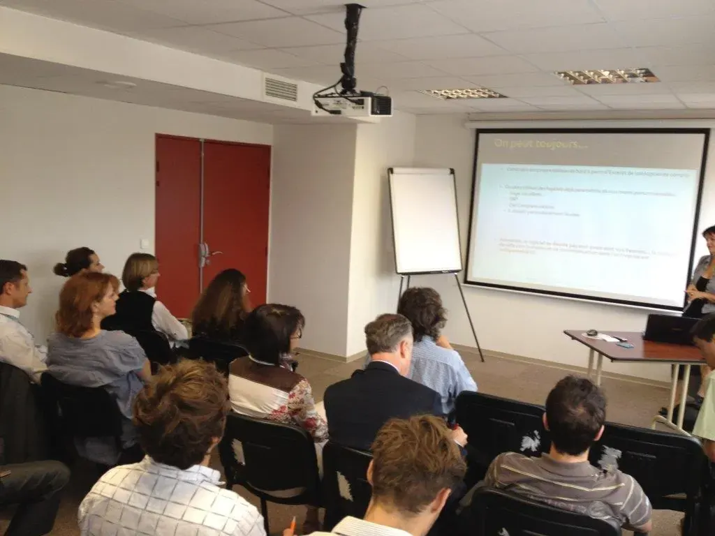 Conférence de rentrée Espace Entreprise septembre 2012 à Montpellier : public assis devant l'écran de projection et le paperboard