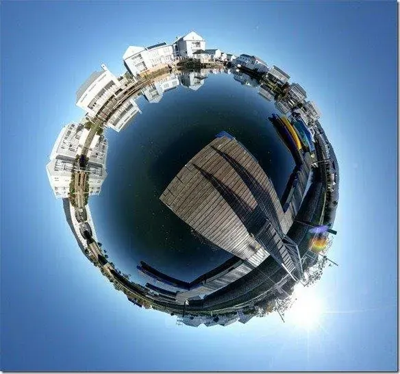 Conférence Club LR 360 avril 2015 à Montpellier : photo panoramique sphérique d'un bâtiment sous le ciel bleu