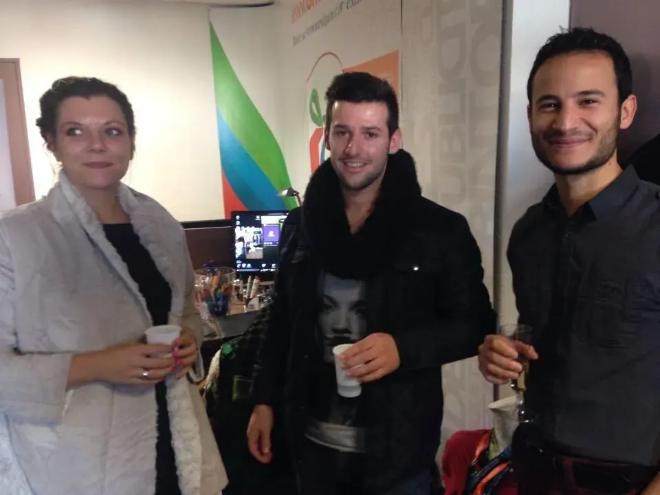 Conférence Burn-out Espace Entreprise novembre 2015 à Montpellier : trois participants posant verre à la main devant un kakémono