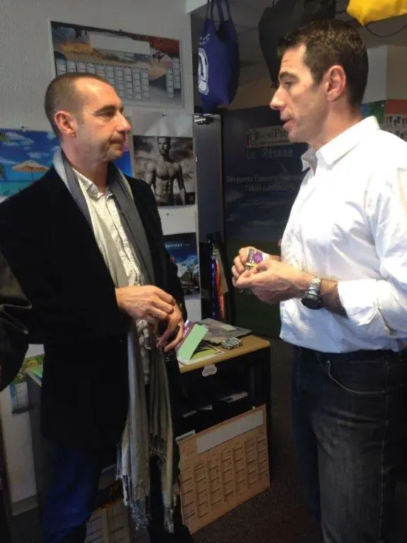 Conférence Burn-out Espace Entreprise novembre 2015 à Montpellier : deux participants en conversation debout verre à la main