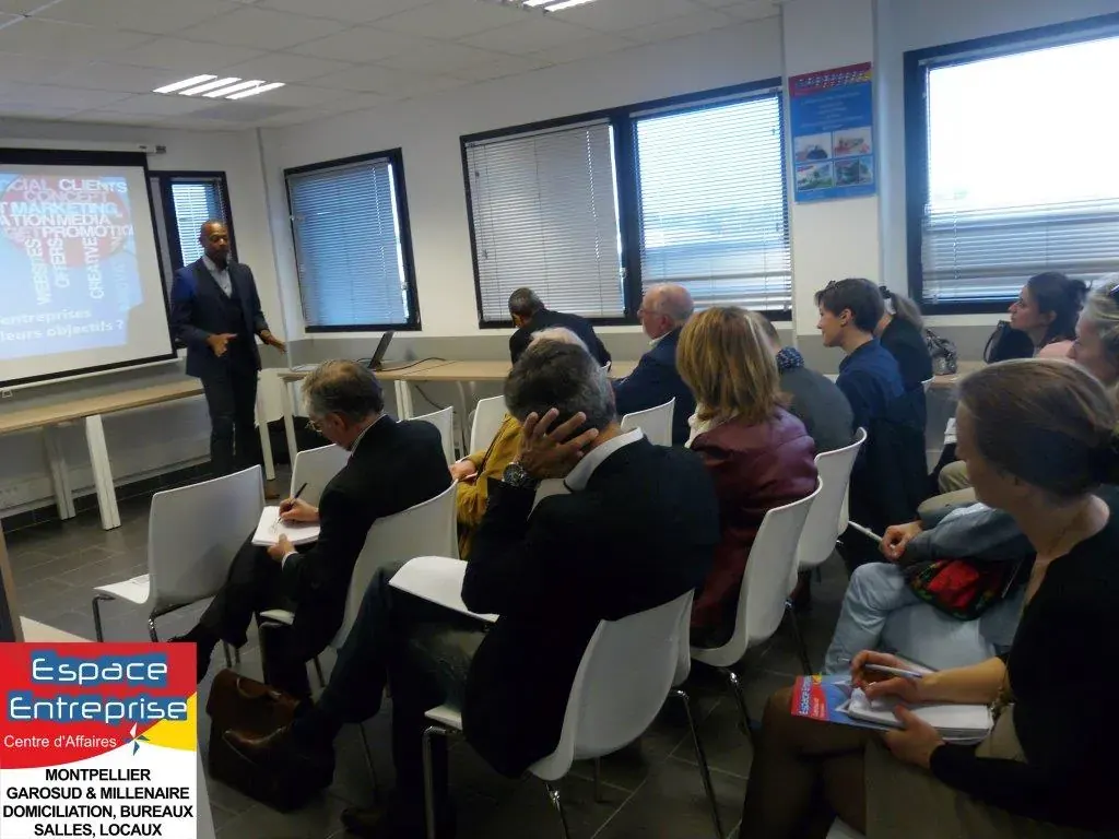 Conférence Espace Entreprise avril 2016 à Montpellier sur les objectifs des entreprises : public assis écoutant la présentation projetée à l'écran