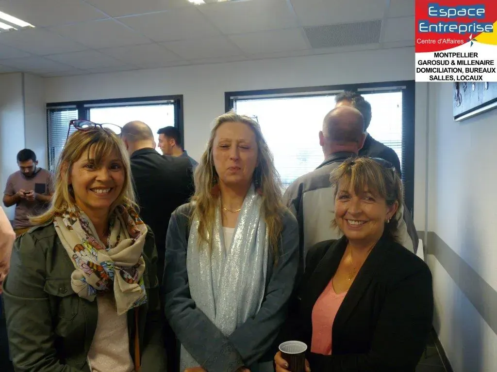 Conférence Espace Entreprise avril 2016 à Montpellier sur les objectifs des entreprises : trois participantes posant ensemble pendant la pause
