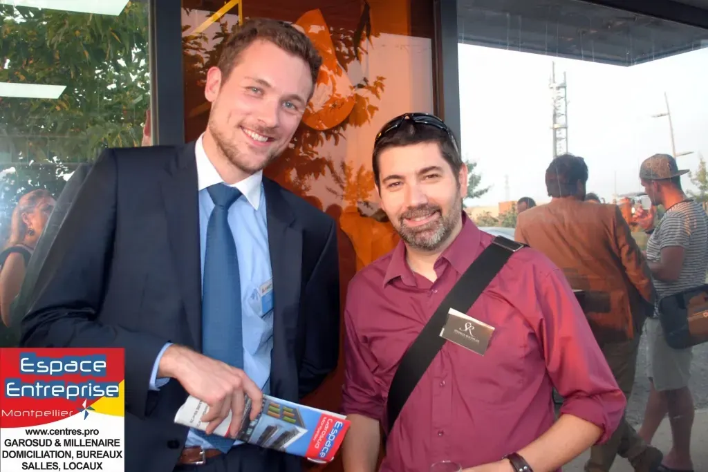 5 ans d'Espace Entreprise Montpellier en 2013 : deux invités échangeant à l'entrée des locaux